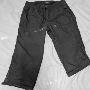 Like New Calvin Klein roll-up capris
